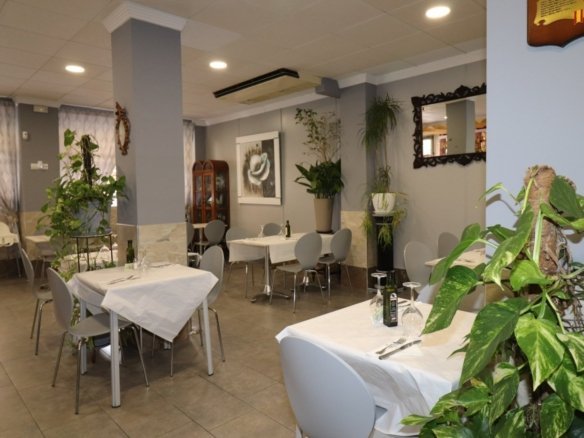 2 Bath Commercial in Torrevieja - Caza De Casa