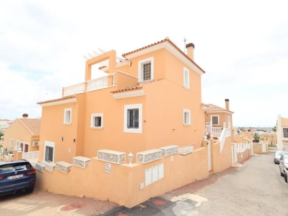 5 Bed 3 Bath Villa in San Miguel de Salinas - Caza De Casa