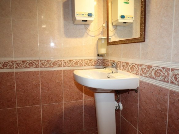 2 Bath Commercial in Torrevieja - Caza De Casa