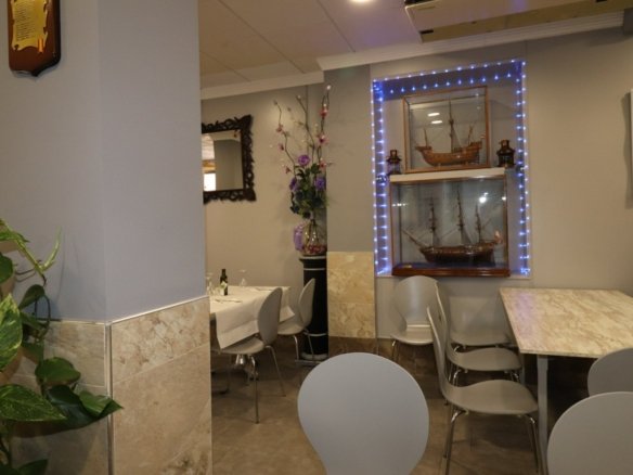 2 Bath Commercial in Torrevieja - Caza De Casa