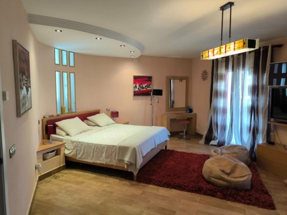 5 Bedroom 2 Bathroom Villa in Torrevieja - Caza De Casa