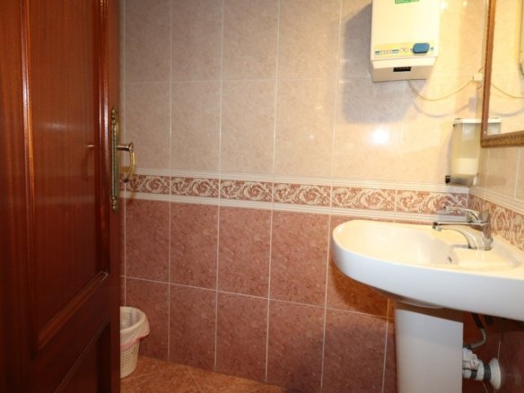 2 Bath Commercial in Torrevieja - Caza De Casa