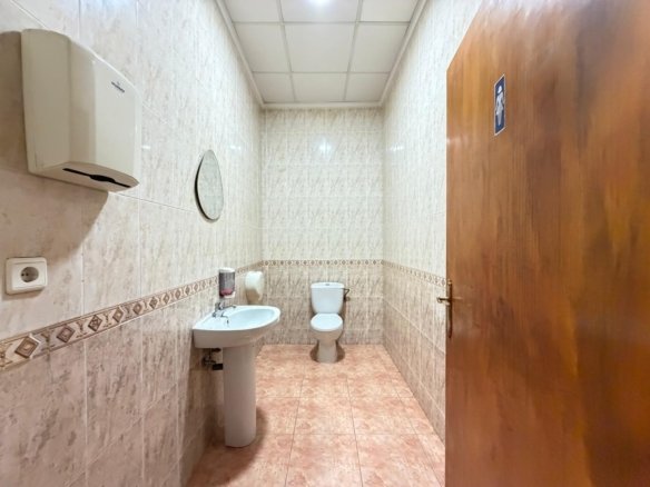 2 Bath Commercial in Torrevieja - Caza De Casa