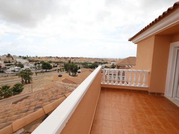 5 Bed 3 Bath Villa in San Miguel de Salinas - Caza De Casa