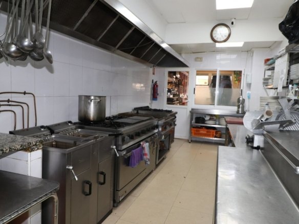 2 Bath Commercial in Torrevieja - Caza De Casa
