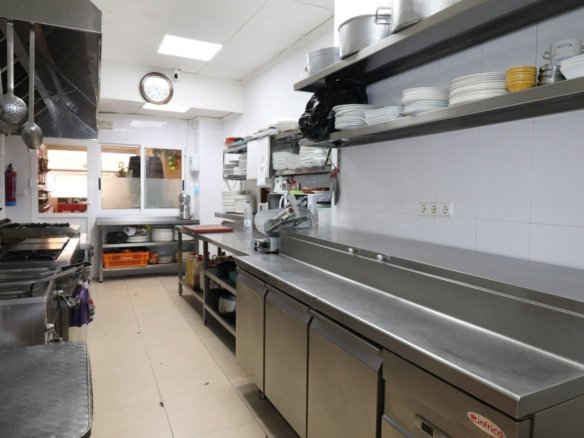 2 Bath Commercial in Torrevieja - Caza De Casa
