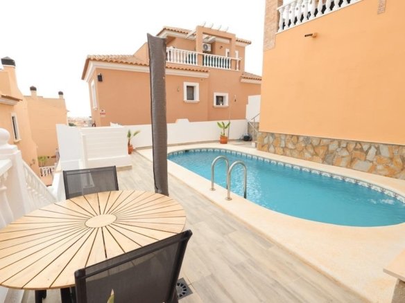 5 Bed 3 Bath Villa in San Miguel de Salinas - Caza De Casa