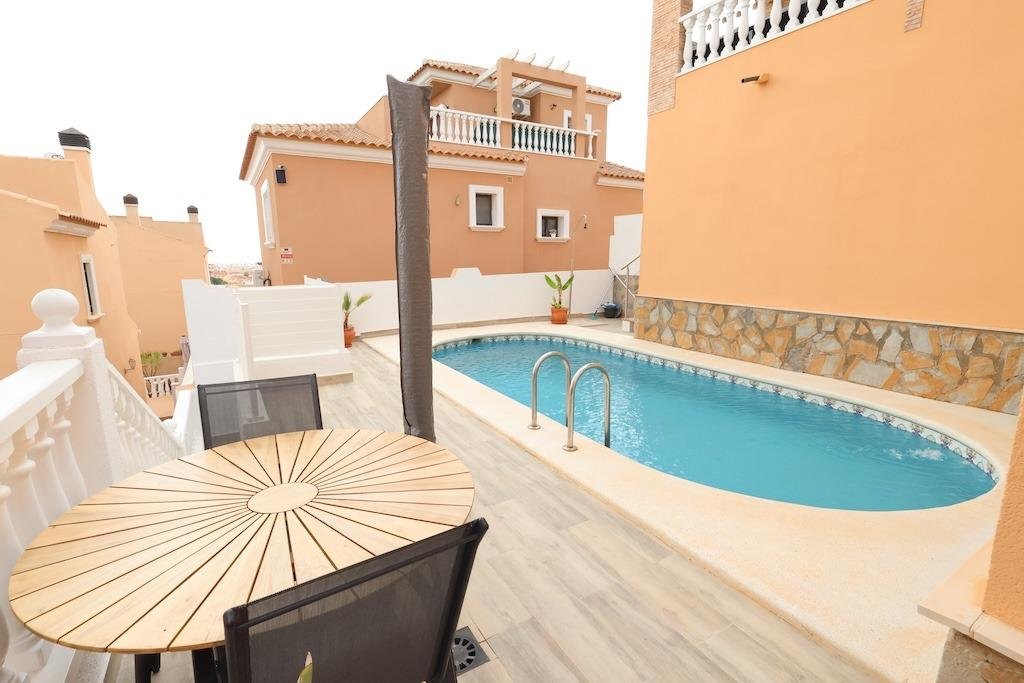 5 Bed 3 Bath Villa in San Miguel de Salinas - Caza De Casa