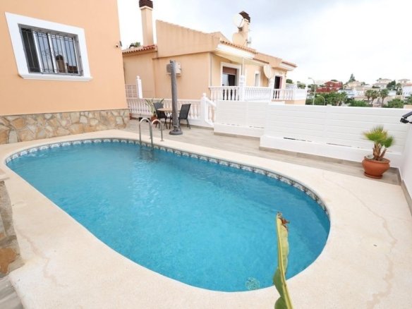 5 Bed 3 Bath Villa in San Miguel de Salinas - Caza De Casa