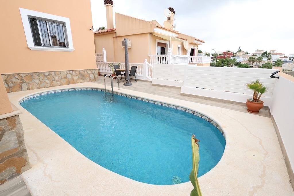 5 Bed 3 Bath Villa in San Miguel de Salinas - Caza De Casa