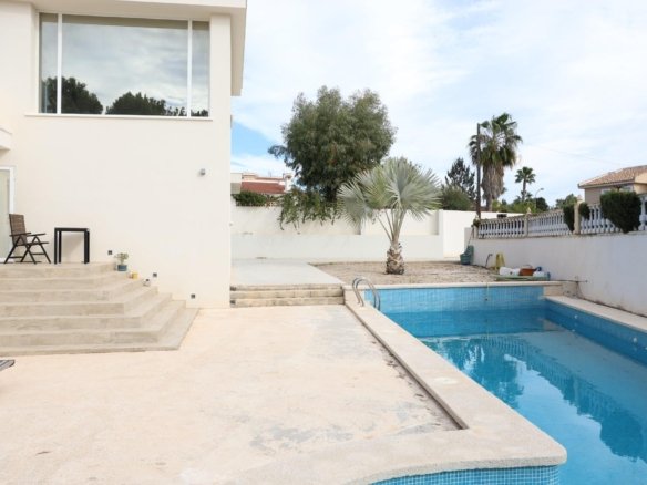 5 Bedroom 3 Bathroom Villa in Ciudad Quesada - Caza De Casa