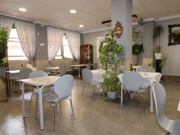 2 Bath Commercial in Torrevieja - Caza De Casa