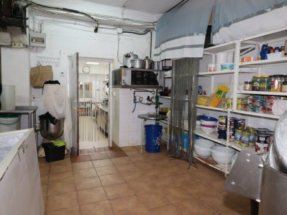 2 Bath Commercial in Torrevieja - Caza De Casa