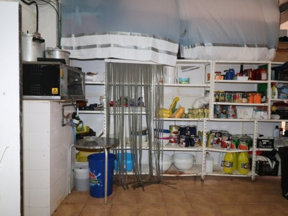 2 Bath Commercial in Torrevieja - Caza De Casa