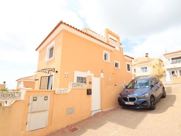 5 Bed 3 Bath Villa in San Miguel de Salinas - Caza De Casa