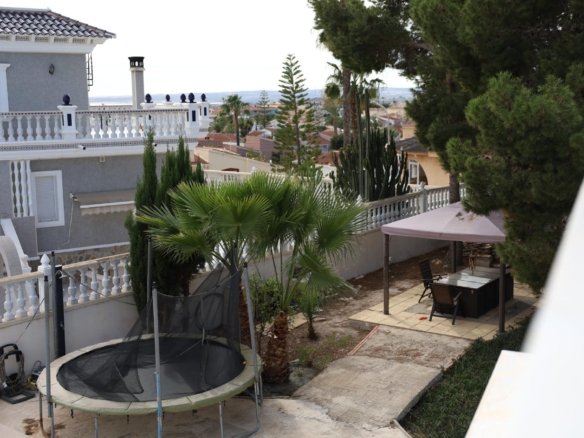 5 Bedroom 3 Bathroom Villa in Ciudad Quesada - Caza De Casa