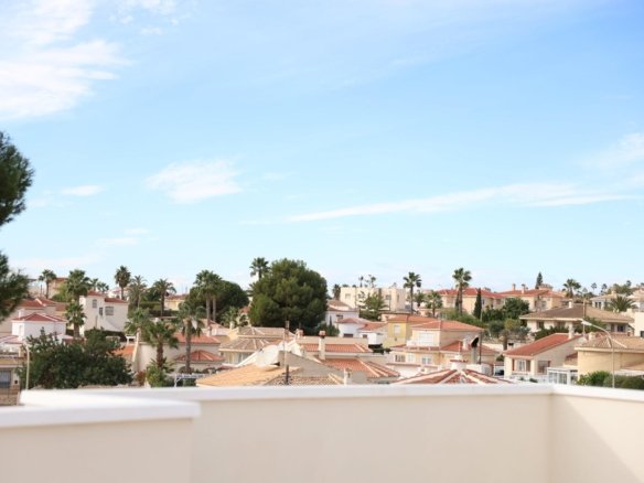 5 Bedroom 3 Bathroom Villa in Ciudad Quesada - Caza De Casa