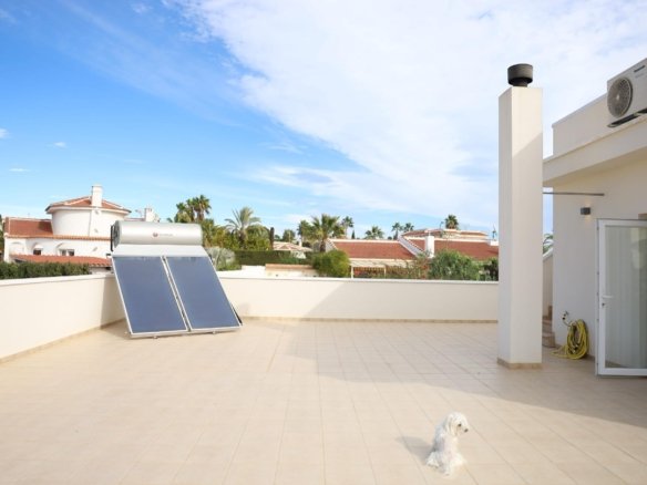 5 Bedroom 3 Bathroom Villa in Ciudad Quesada - Caza De Casa