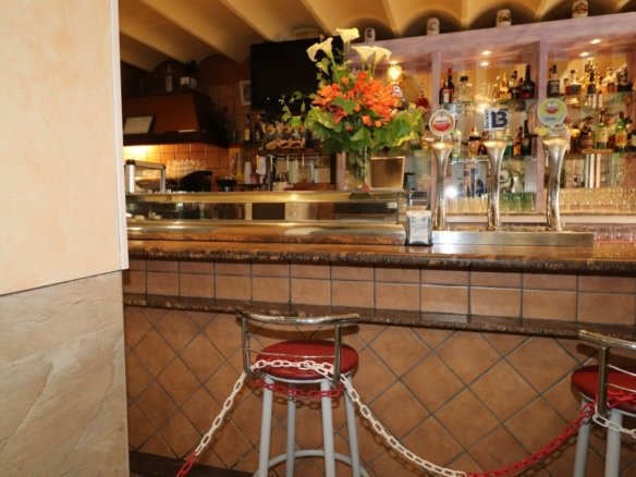 2 Bath Commercial in Torrevieja - Caza De Casa