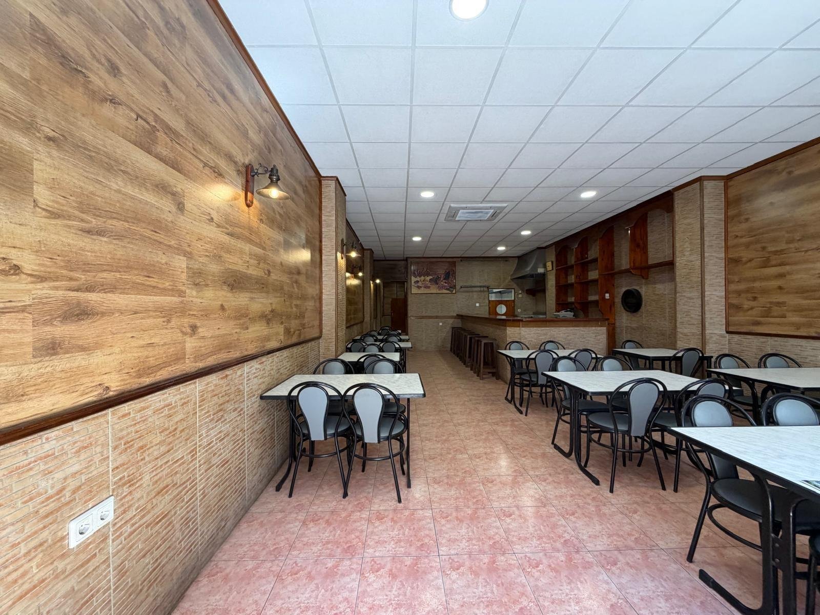 2 Bath Commercial in Torrevieja - Caza De Casa