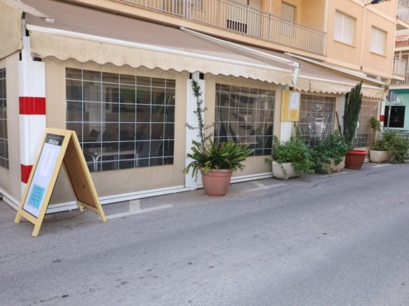 2 Bath Commercial in Torrevieja - Caza De Casa