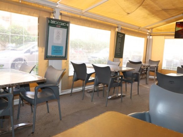 2 Bath Commercial in Torrevieja - Caza De Casa