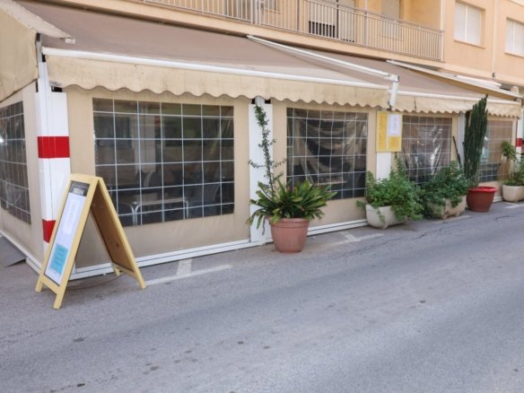 2 Bath Commercial in Torrevieja - Caza De Casa