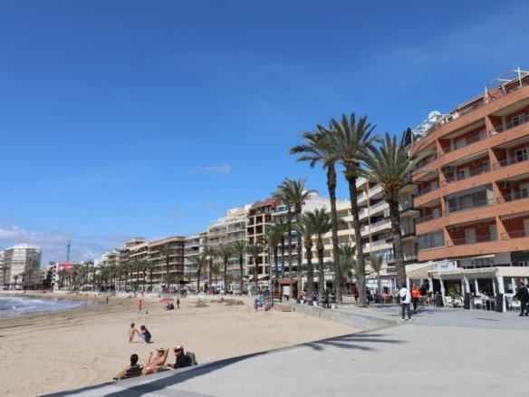 2 Bath Commercial in Torrevieja - Caza De Casa