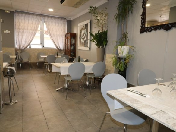 2 Bath Commercial in Torrevieja - Caza De Casa