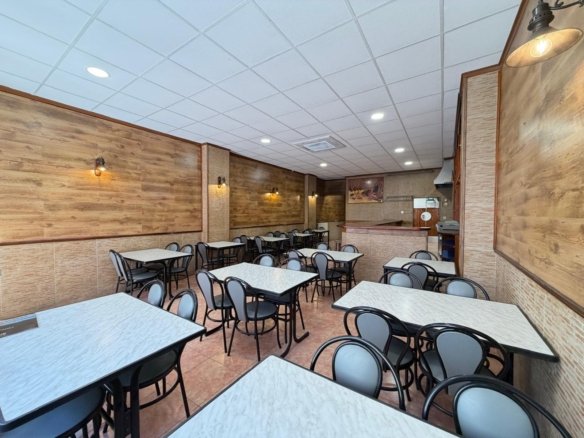 2 Bath Commercial in Torrevieja - Caza De Casa