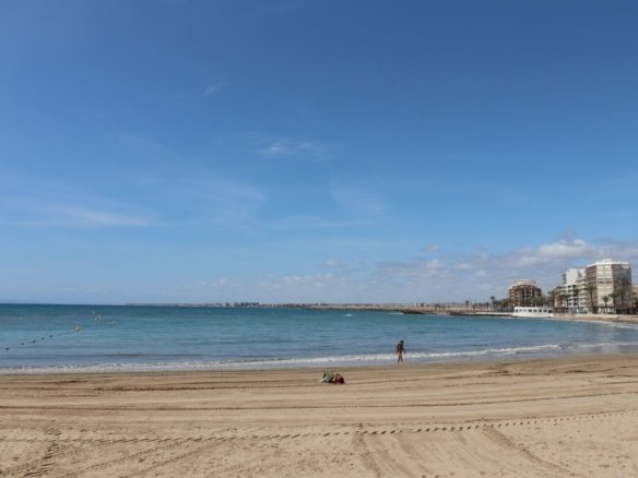 2 Bath Commercial in Torrevieja - Caza De Casa