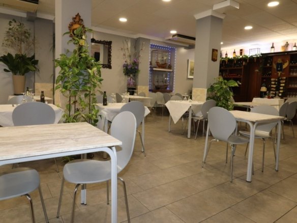 2 Bath Commercial in Torrevieja - Caza De Casa