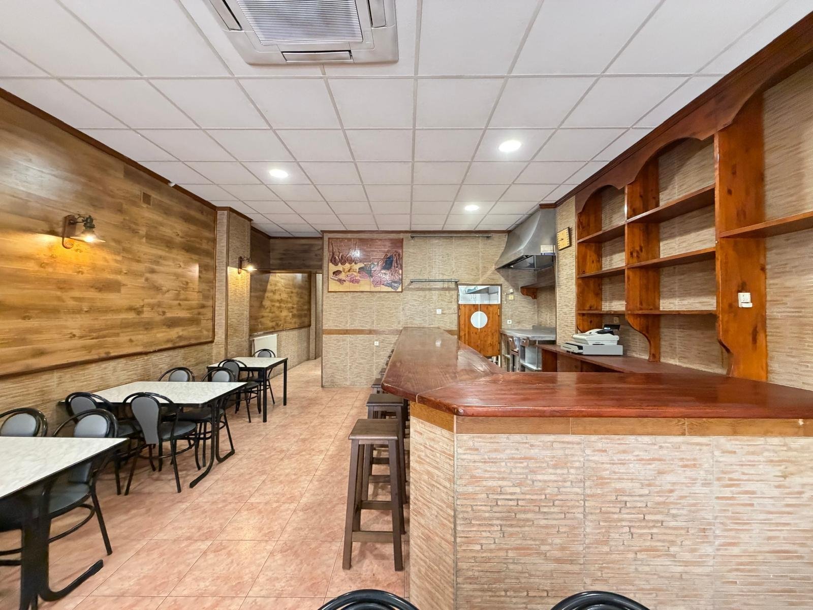 2 Bath Commercial in Torrevieja - Caza De Casa