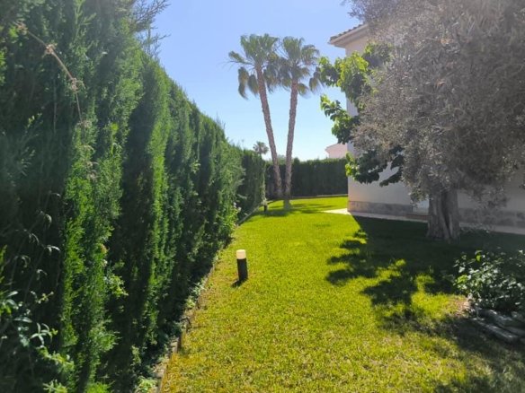 5 Bedroom 2 Bathroom Villa in Torrevieja - Caza De Casa