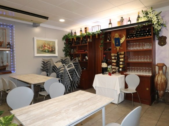 2 Bath Commercial in Torrevieja - Caza De Casa
