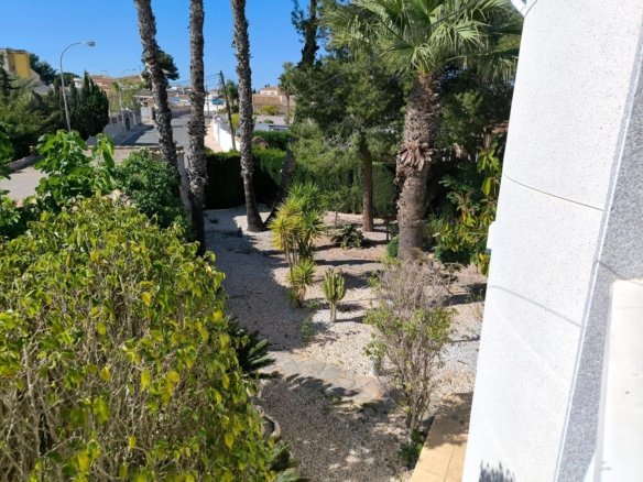 5 Bedroom 2 Bathroom Villa in Torrevieja - Caza De Casa