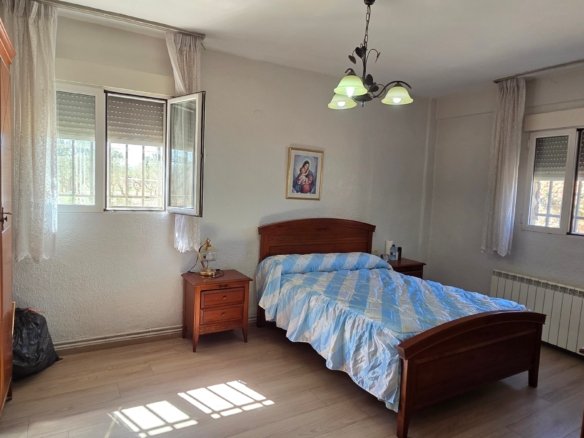 6 Bedroom 3 Bathroom Country House in Yecla - Caza De Casa