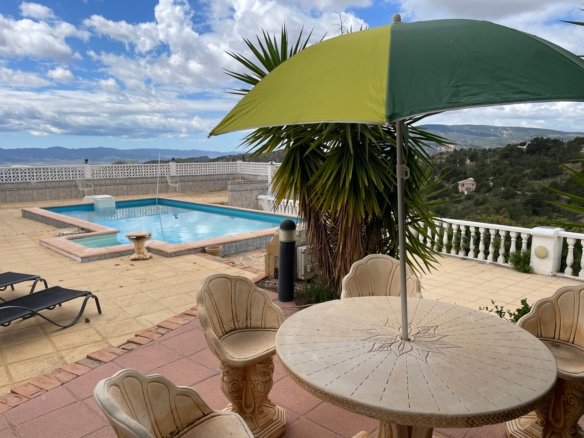 4 Bedroom 1 Bathroom Villa in Aledo - Caza De Casa