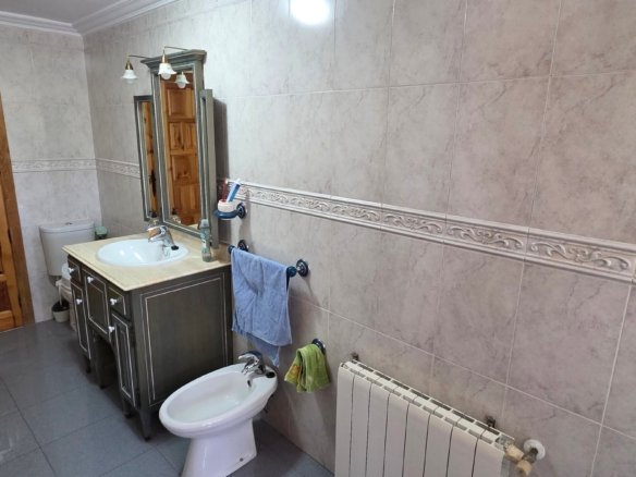 6 Bedroom 3 Bathroom Country House in Yecla - Caza De Casa