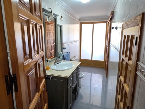 6 Bedroom 3 Bathroom Country House in Yecla - Caza De Casa