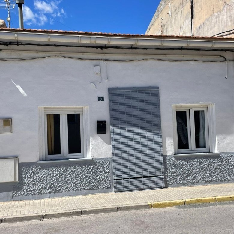 5 Bed 2 Bath Town House in Pinoso - Caza De Casa