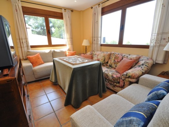 5 Bedroom 3 Bathroom Villa in Castalla - Caza De Casa