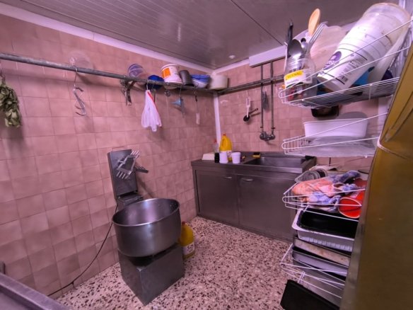 6 Bedroom 2 Bathroom Commercial in Yecla - Caza De Casa