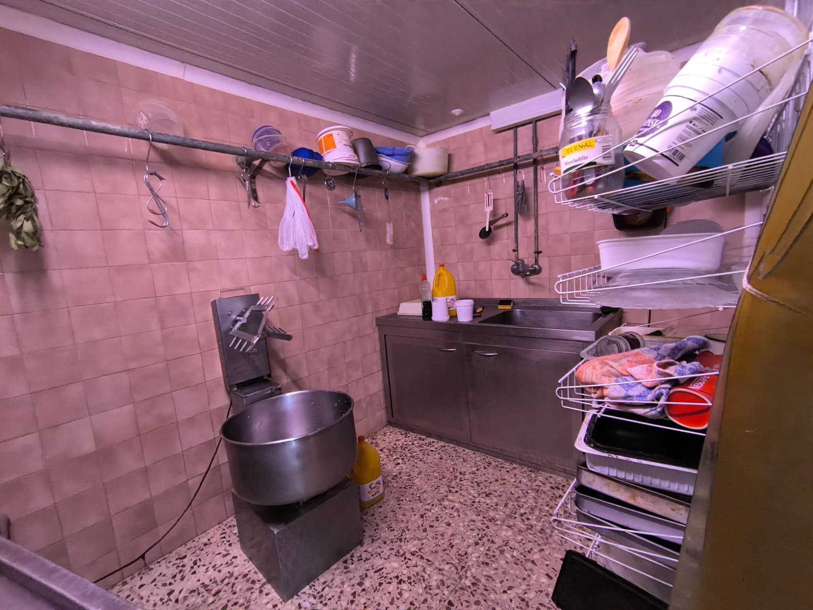 6 Bedroom 2 Bathroom Commercial in Yecla - Caza De Casa