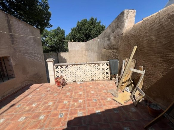 5 Bedroom 2 Bathroom Town House in Pinoso - Caza De Casa