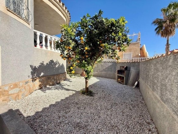4 Bedroom 3 Bathroom Villa in Orihuela Costa - Caza De Casa