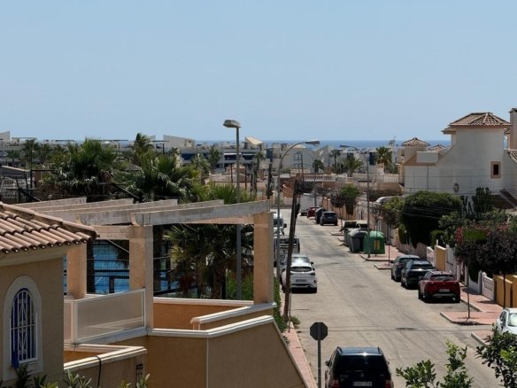 4 Bedroom 3 Bathroom Villa in Orihuela Costa - Caza De Casa