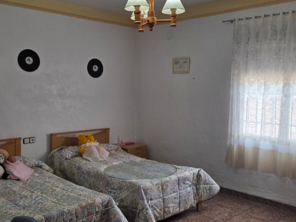 6 Bedroom 2 Bathroom Country House in Pinoso - Caza De Casa