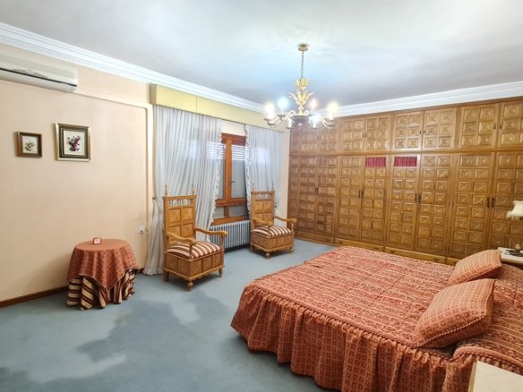4 Bedroom 3 Bathroom Town House in Elda - Caza De Casa