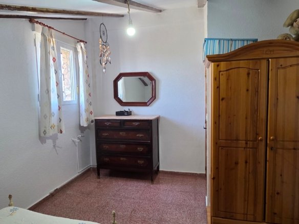 6 Bedroom 3 Bathroom Country House in Yecla - Caza De Casa